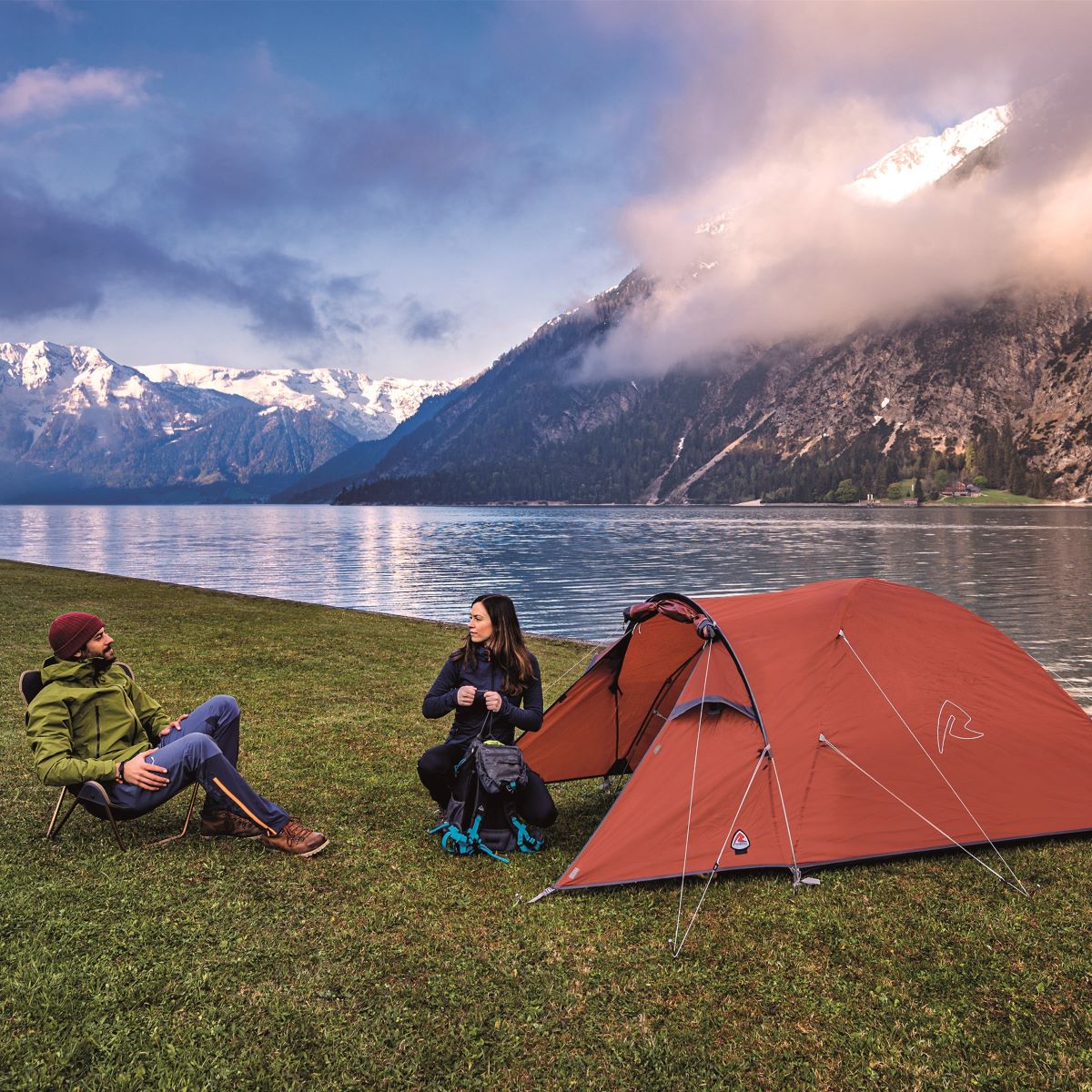 Choosing a tourist tent for camping – main image