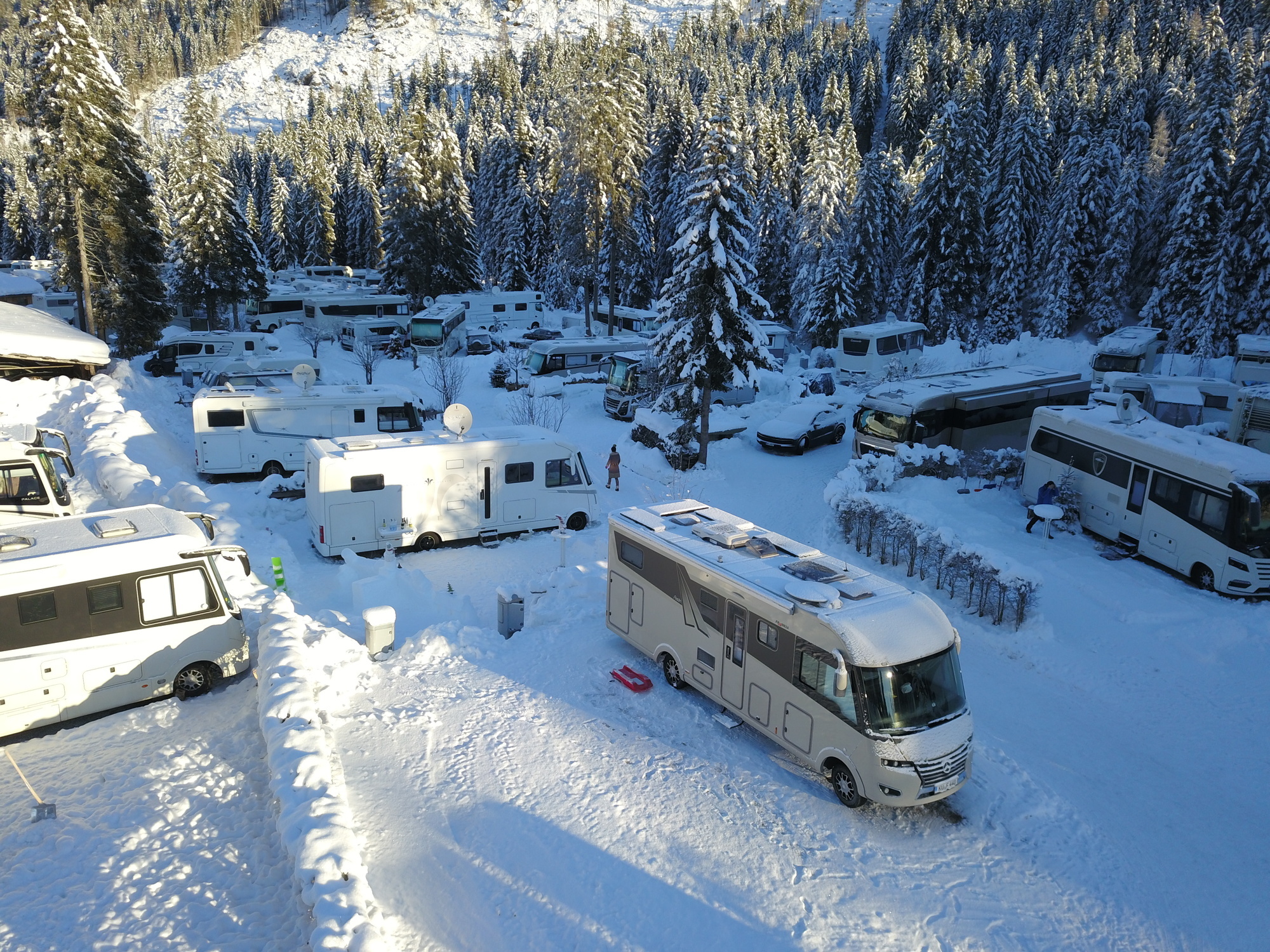 Campervan for the winter holidays! 5 interesting destinations for traveling by motorhome in winter – main image