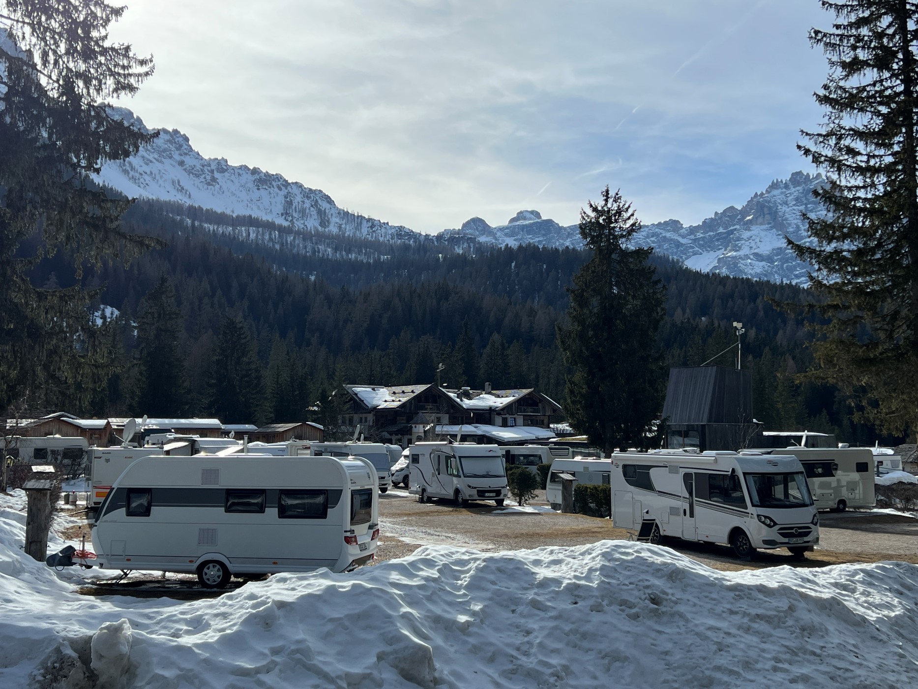 Winter holidays in a motorhome in Italy at a campsite