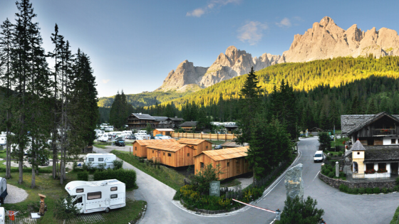 Najlepsze campingi w Dolomitach - wakacje w górach – główne zdjęcie