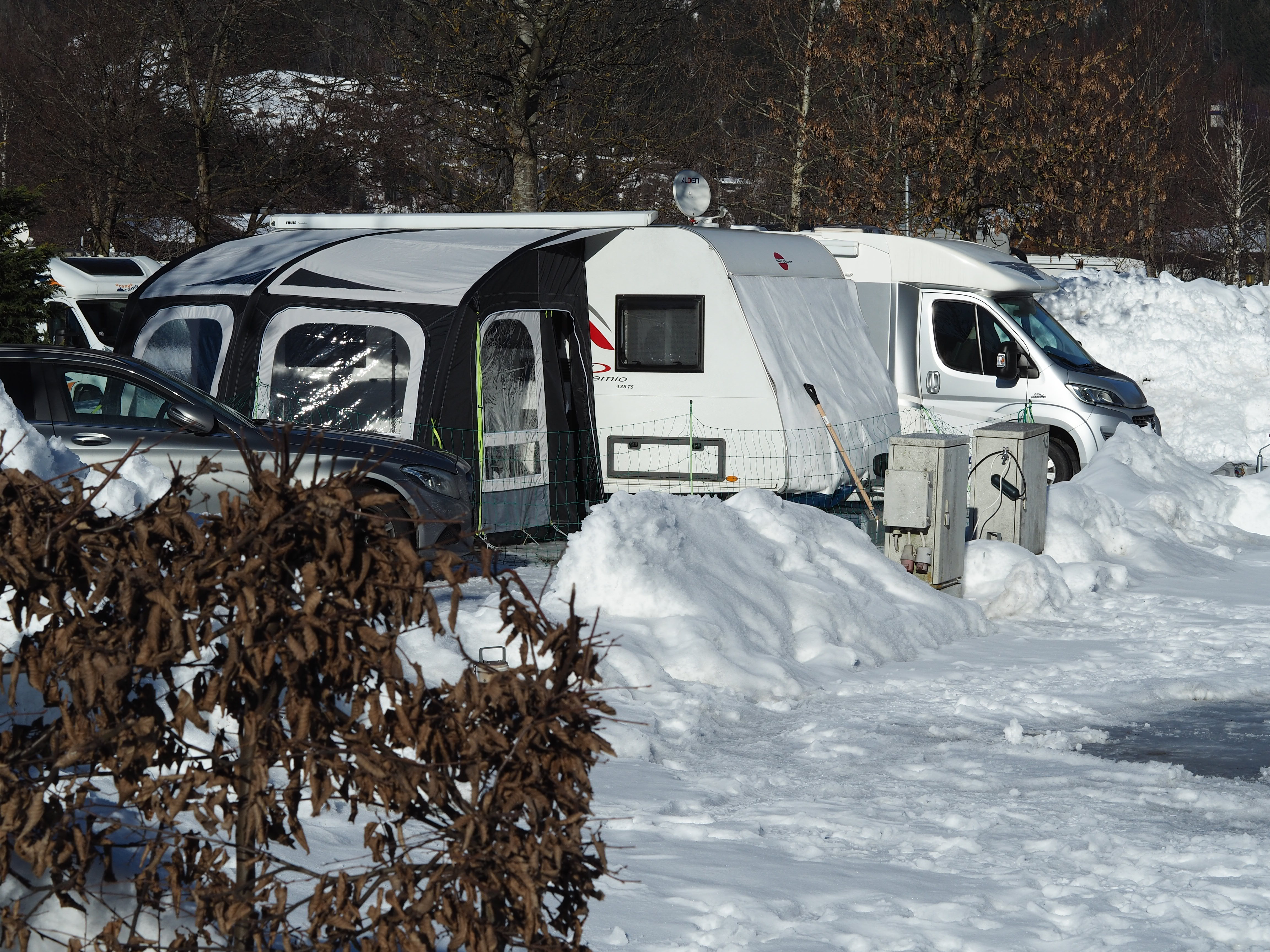 Campervan and caravan in winter? Sure! – main image