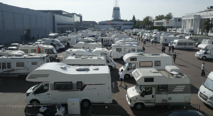 Lot sale has started at the 12th National Caravanning Rally at Caravans Salon Poland in Poznań – main image