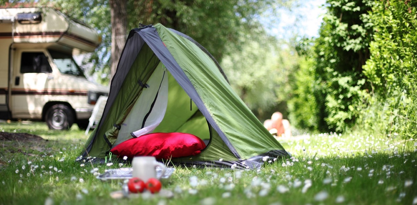 Doradzamy, jaki namiot na camping będzie najlepszy – główne zdjęcie