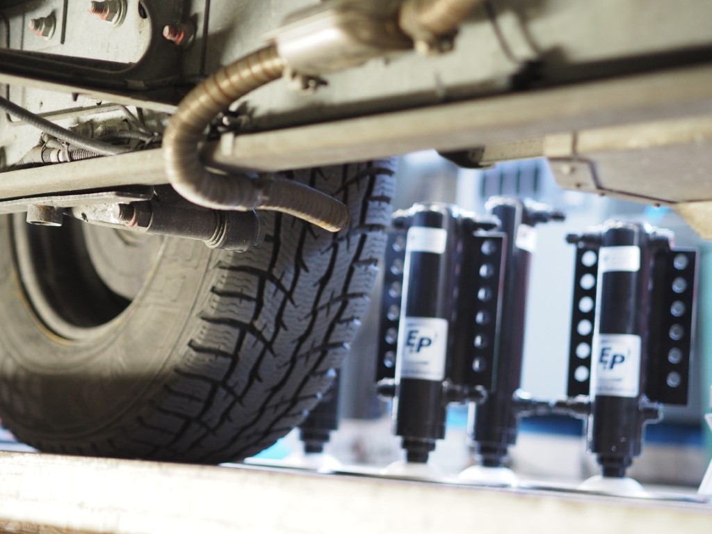 Air suspension and hydraulic supports in the motorhome - assembly at Grupa Elcamp – main image