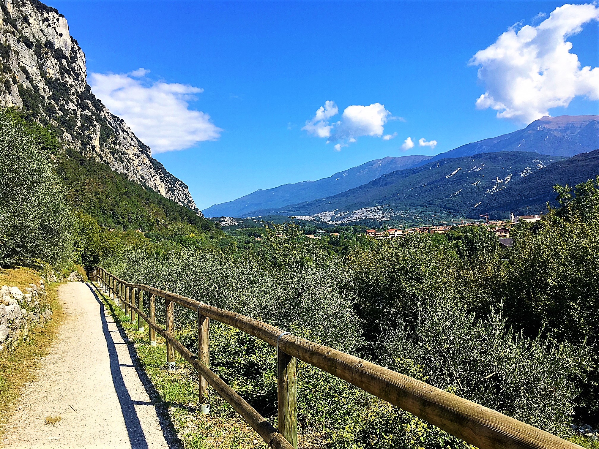 Endless bike routes along the Garda – main image