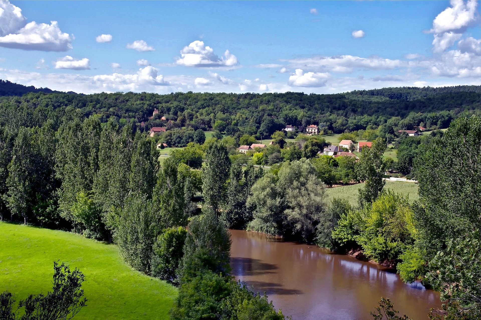 Wiecznie zielona dolina Vézère – główne zdjęcie