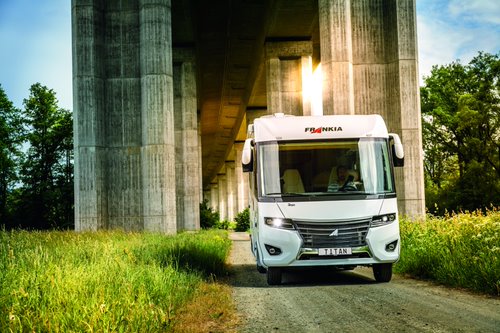 How to drive a motorhome? Safety Tips – main image