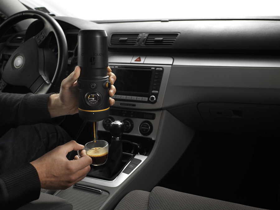 Coffee machine in the car – main image