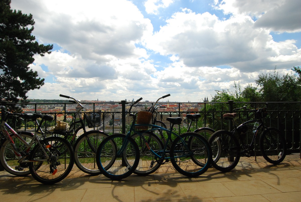 Zaparkuj kampera i wsiądź na rower - zwiedzamy Pragę na rowerze – główne zdjęcie