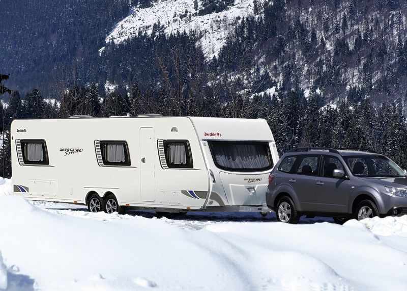 Winter driving technique, or how to master a motorhome or a car with a trailer? – main image