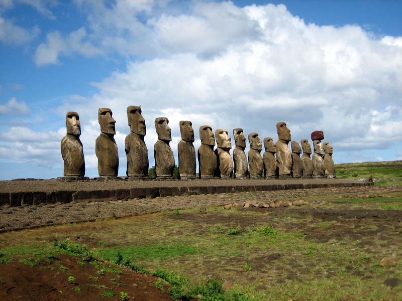 The silent faces of Easter Island – main image