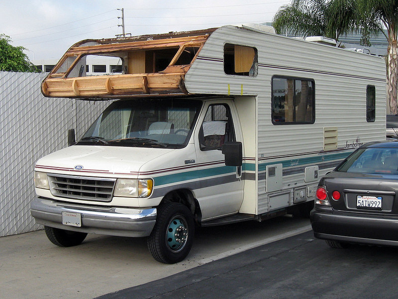 Is it profitable to buy a damaged motorhome at an attractive price? – main image