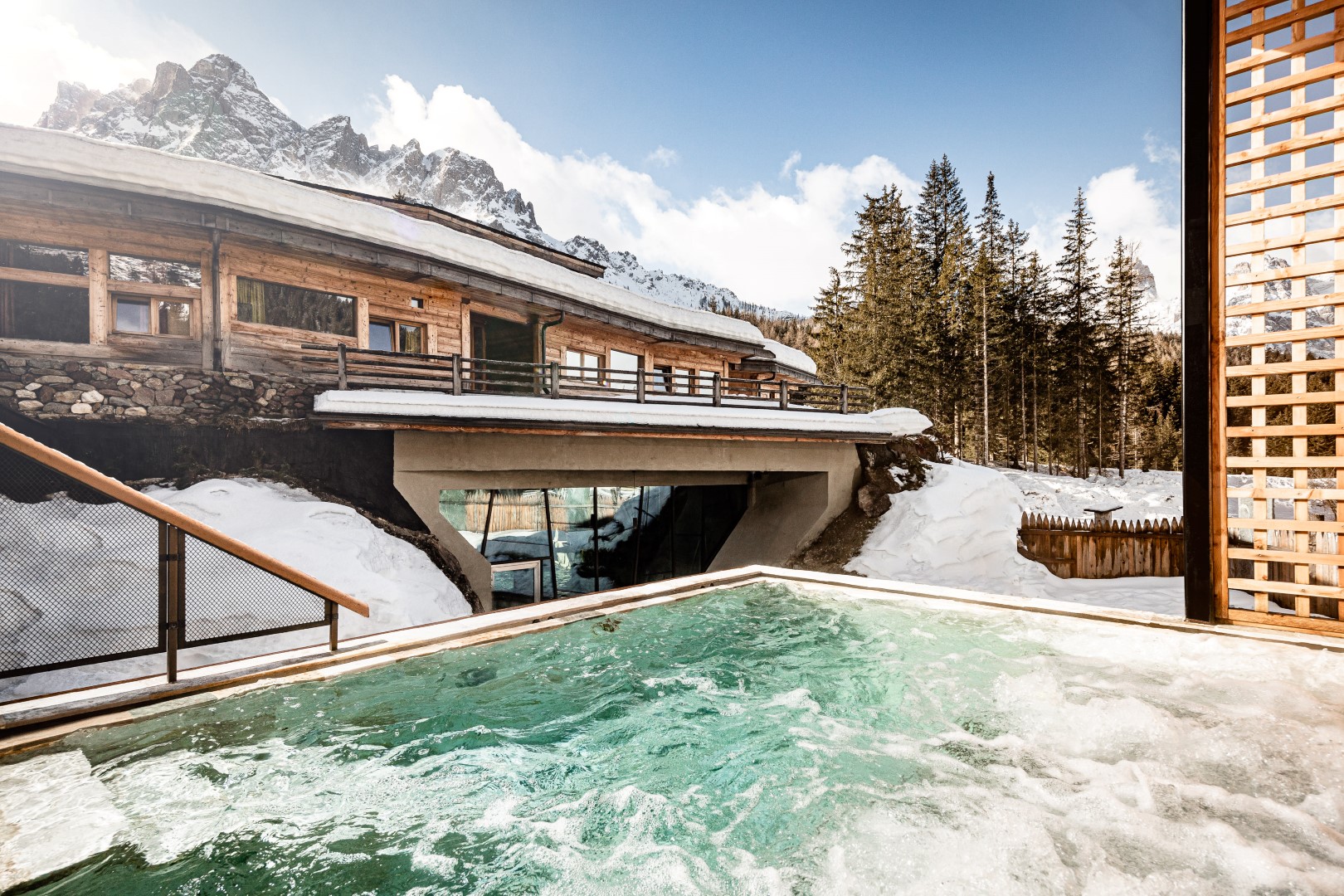 5 winter campsites with swimming pool in the Alps – main image