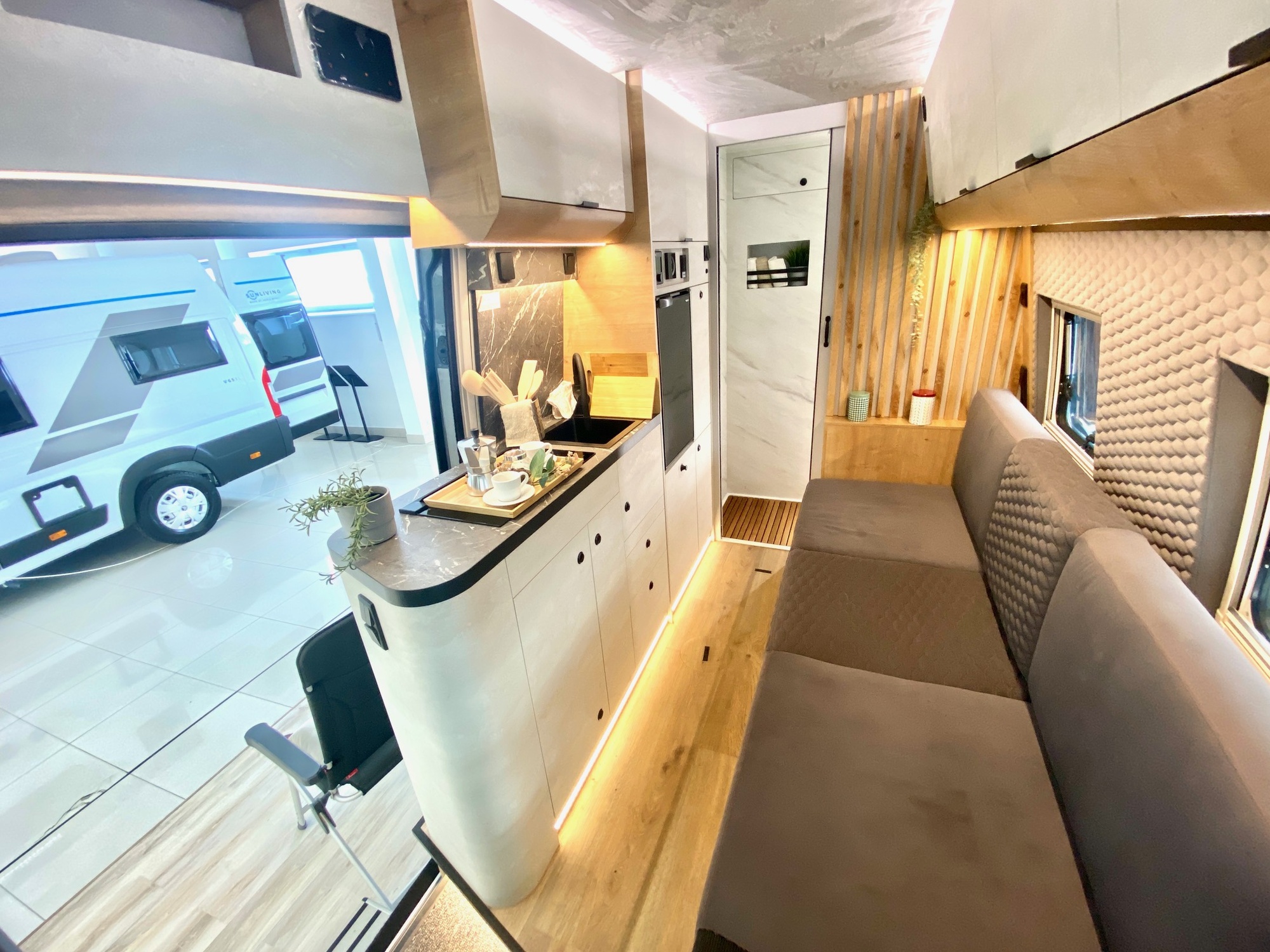 Le Globe-Traveller Falcon réinvente le confort à deux en van aménagé – Le  Monde du Camping-Car