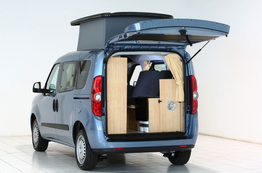 Sleeping in the car Fiat Doblo Maxi