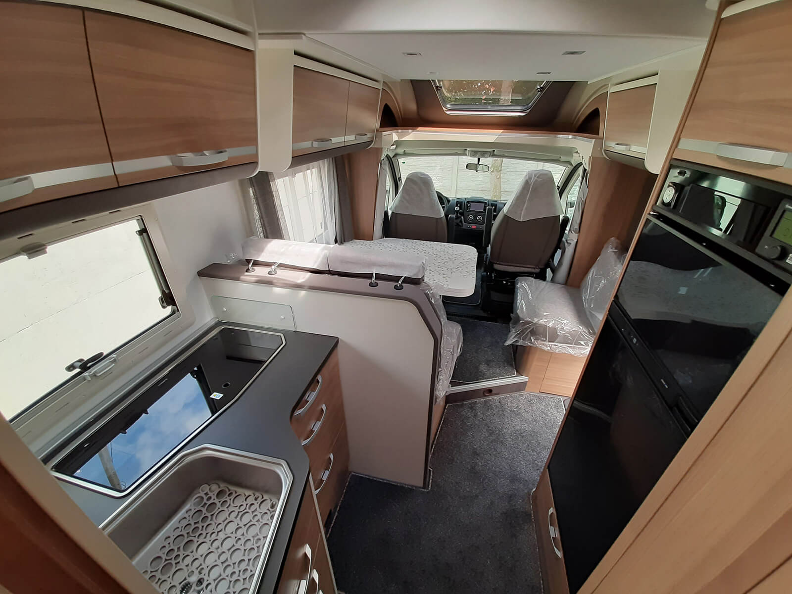 Company HelenCamp – wynajem camperów offer – rental – image 8